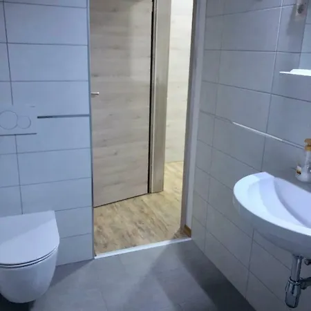 Apartma Linhartov Trg Радовлица